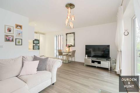 Flat 15, Thistle House, 1 Wildcary Lane, Romford, RM3 0LZ