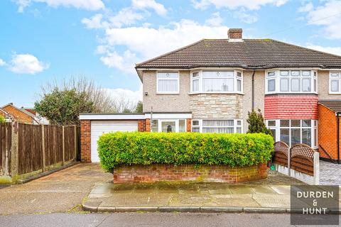 36 Gray Gardens, Rainham, RM13 7NH