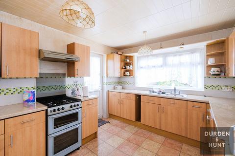 36 Gray Gardens, Rainham, RM13 7NH