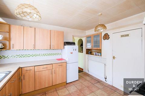 36 Gray Gardens, Rainham, RM13 7NH