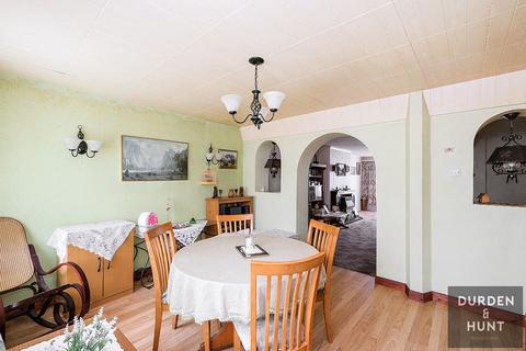 36 Gray Gardens, Rainham, RM13 7NH