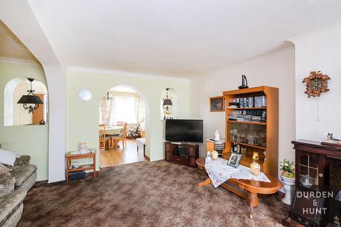 36 Gray Gardens, Rainham, RM13 7NH
