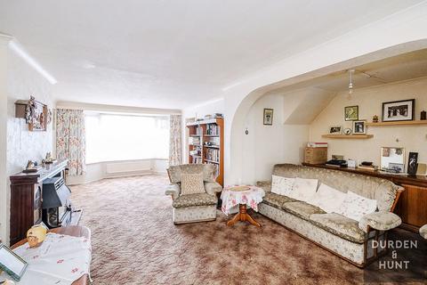 36 Gray Gardens, Rainham, RM13 7NH