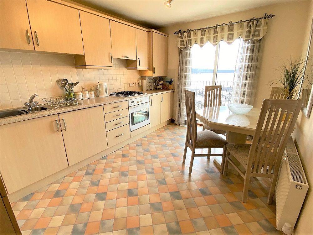 3 Spinnaker Way, Dalgety Bay... 2 bed flat £895 pcm (£207 pw)