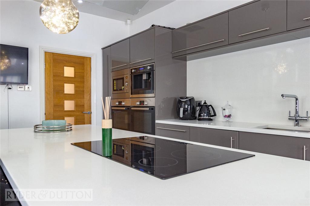 Polefield Road, Blackley, Manchester, M9 3 bed terraced house £300,000