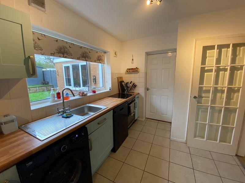 Ravenhill Drive, Codsall 3 bed semidetached house £950 pcm (£219 pw)