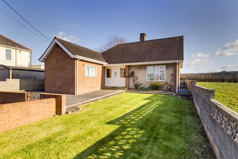 2 bedroom detached bungalow for sale - Spring Gardens, Whitland