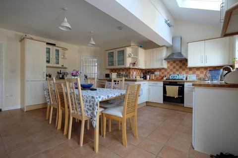 4 bedroom semi-detached house for sale - Johnson Road, Great Baddow, Chelmsford, CM2
