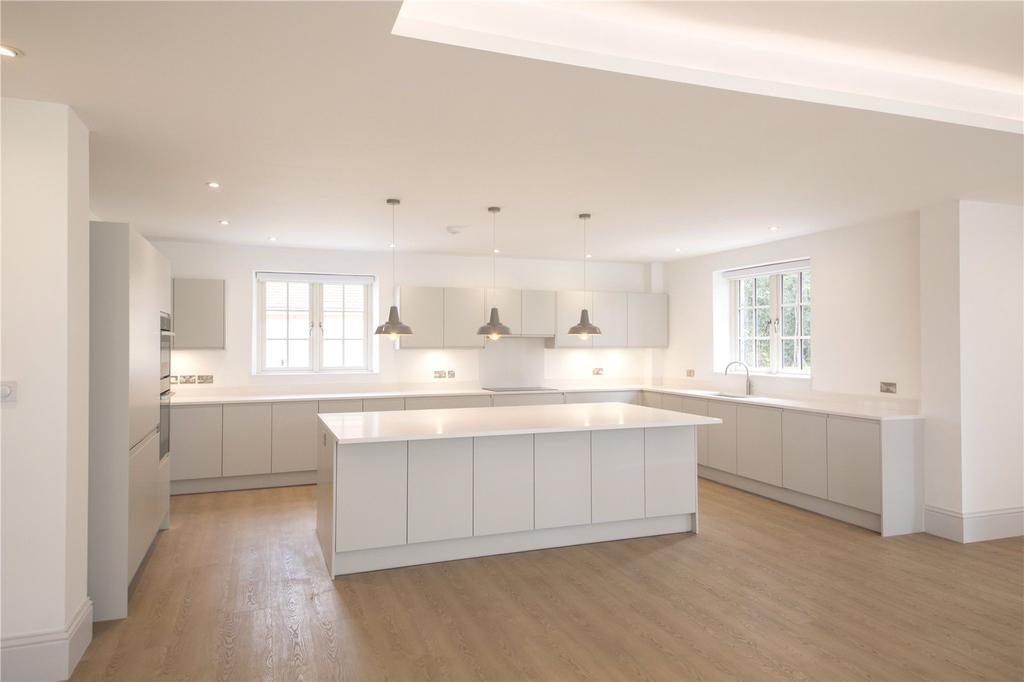North End, Newbury, Berkshire, RG20 6 bed detached house £9,000 pcm