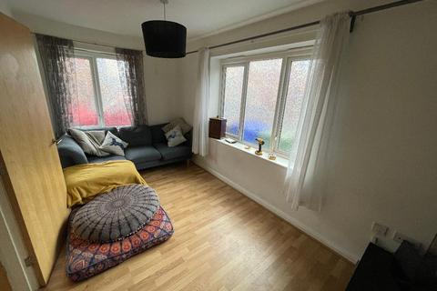 2 bedroom terraced house to rent, Kirkmanshulme Lane, Longsight, Manchester, M12 4TP