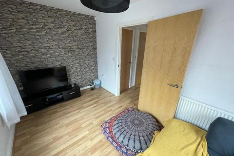 2 bedroom terraced house to rent, Kirkmanshulme Lane, Longsight, Manchester, M12 4TP