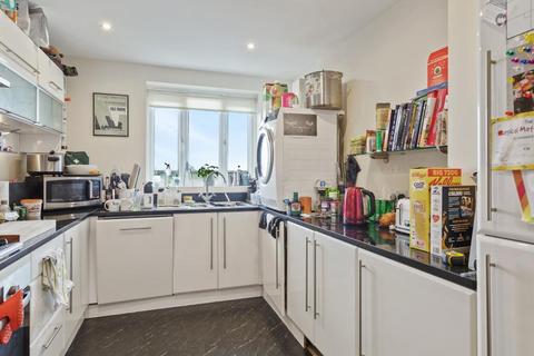 3 bedroom flat for sale - Admirals House, Gisors Road, Southsea, PO4 8GY