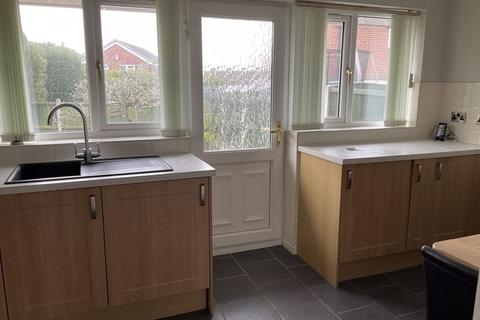 3 bedroom semi-detached house to rent - Cranford Way, Stoke-On-Trent