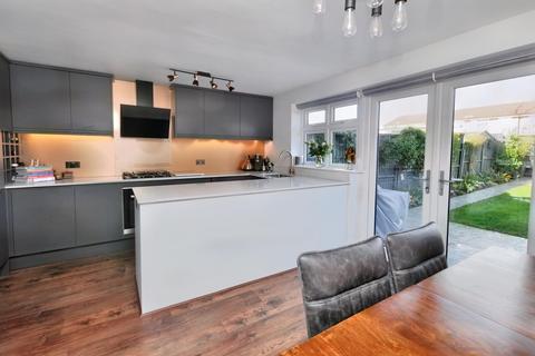 3 bedroom terraced house for sale - Linnet Drive, Chelmsford, CM2