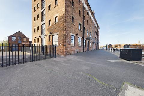 2 bedroom flat to rent - Lock Warehouse , The Docks, Gloucester