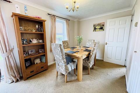 28 Fyfield Drive, South Ockendon, RM15 5QE