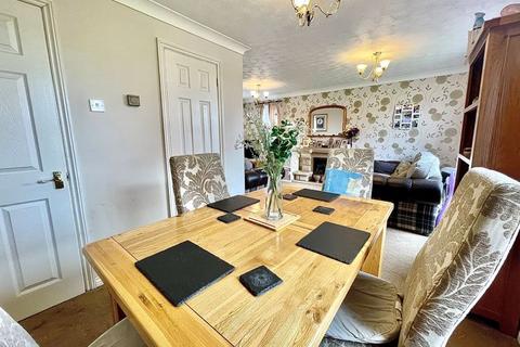 28 Fyfield Drive, South Ockendon, RM15 5QE