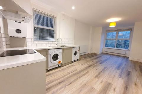 2 bedroom flat to rent, Bushey Hill Road, London