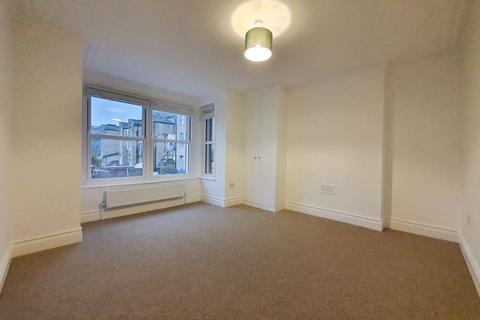 2 bedroom flat to rent, Bushey Hill Road, London