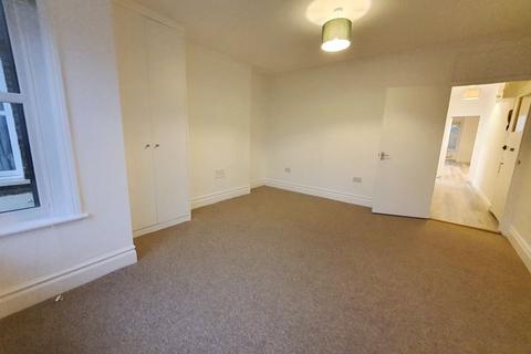 2 bedroom flat to rent, Bushey Hill Road, London