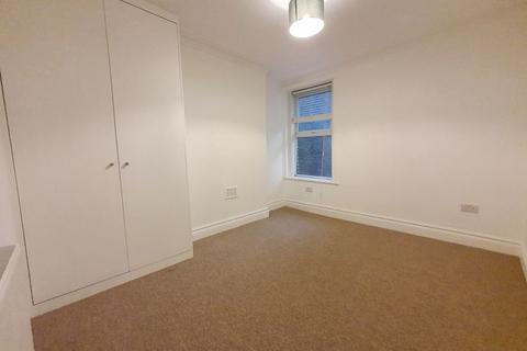 2 bedroom flat to rent, Bushey Hill Road, London