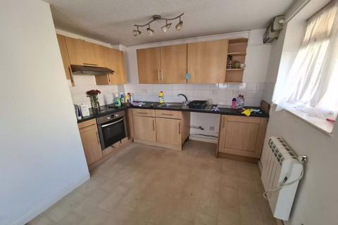 17 Ivelway, Crewkerne, TA18 8DG