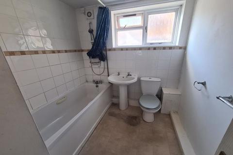 17 Ivelway, Crewkerne, TA18 8DG