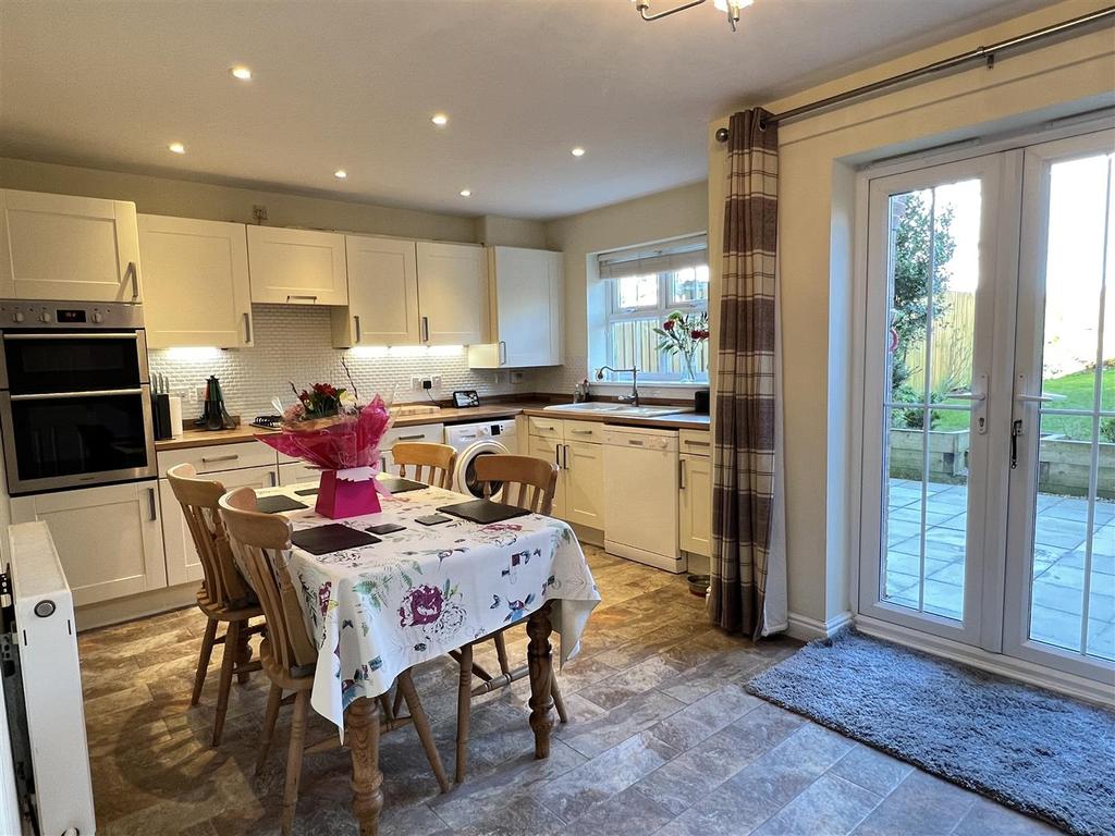 Kings Court, Market Weighton, York 4 bed townhouse £220,000