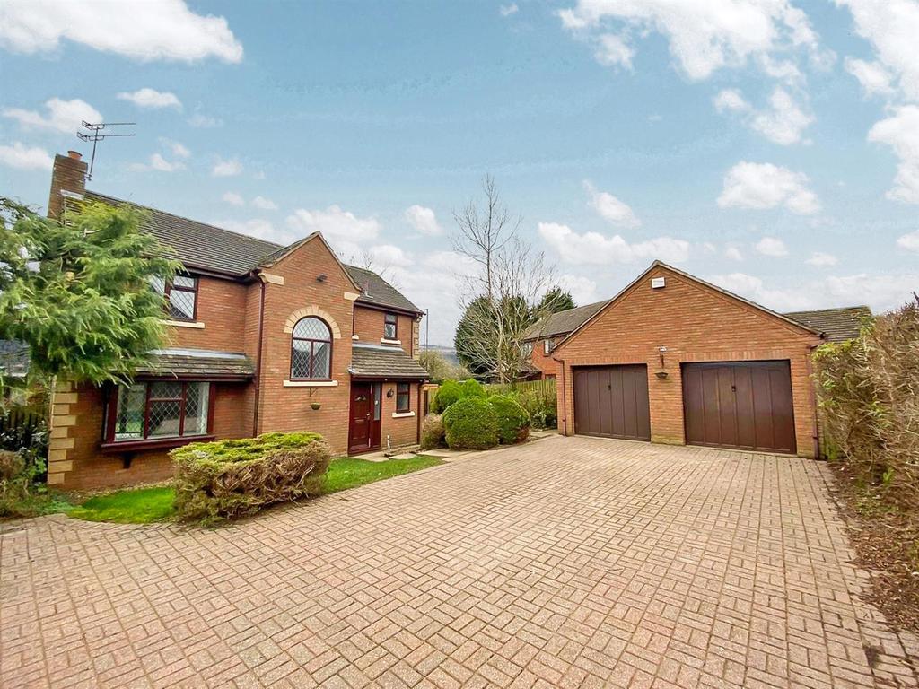 Broadwells Crescent, Westwood Heath... 4 bed detached house £1,950