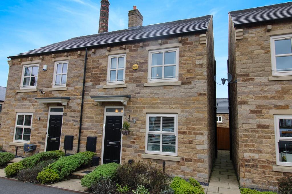 Weavers Beck Way, Yeadon, Leeds 3 bed semidetached house £329,950