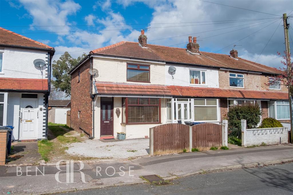 Young Avenue, Leyland 2 bed end of terrace house £135,000