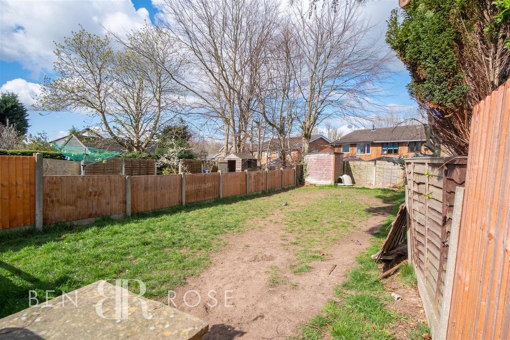 Young Avenue, Leyland 2 bed end of terrace house £135,000