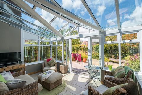 8 Althorne Road, Redhill, RH1 6EF