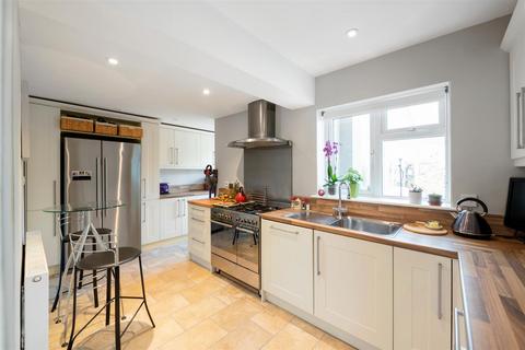 8 Althorne Road, Redhill, RH1 6EF