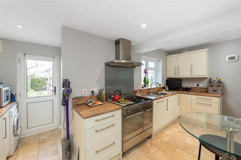 8 Althorne Road, Redhill, RH1 6EF
