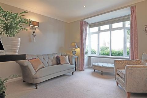 8 Althorne Road, Redhill, RH1 6EF