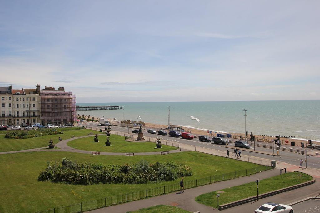 Warrior Square, St. Leonardsonsea... 2 bed flat £290,000
