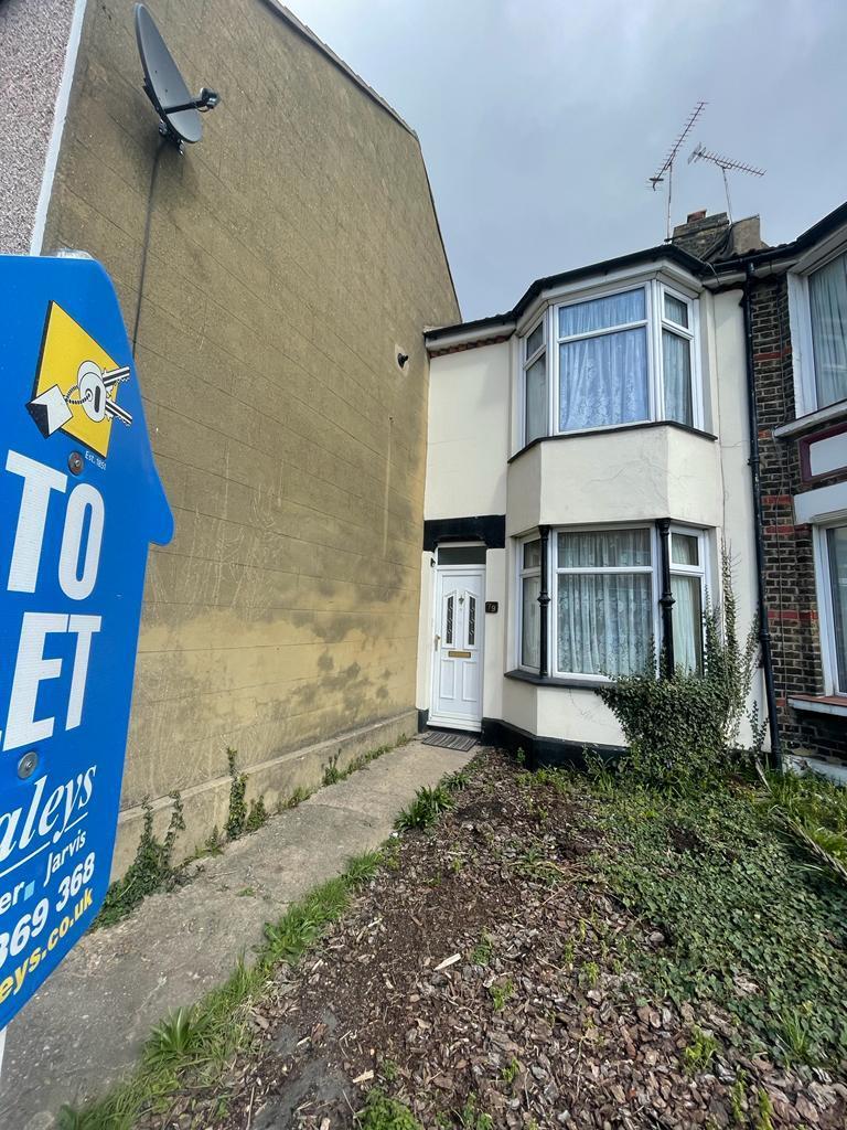 High Street, 2 bed house £800 pcm (£185 pw)