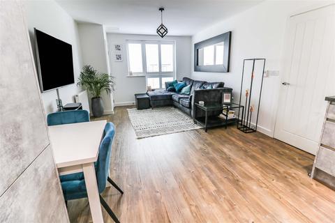 8 North Square, Newhall, Harlow, CM17 9TW