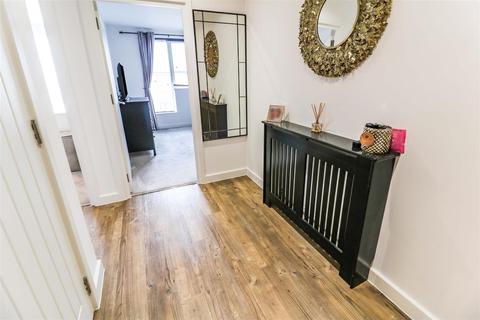 8 North Square, Newhall, Harlow, CM17 9TW