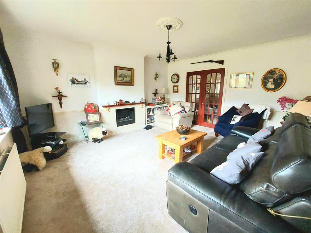Burton Lane, Hornsea 3 bed detached house £340,000