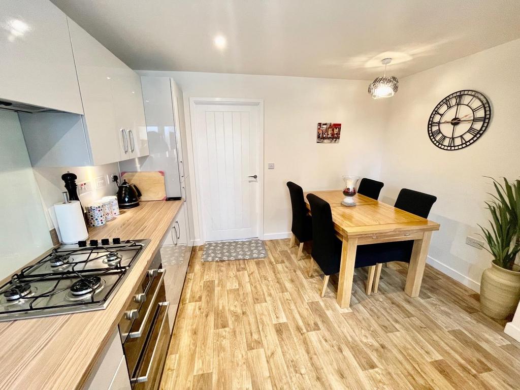 Dining kitchen