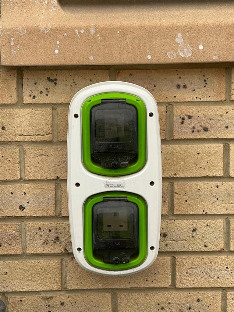 Electric car charging port
