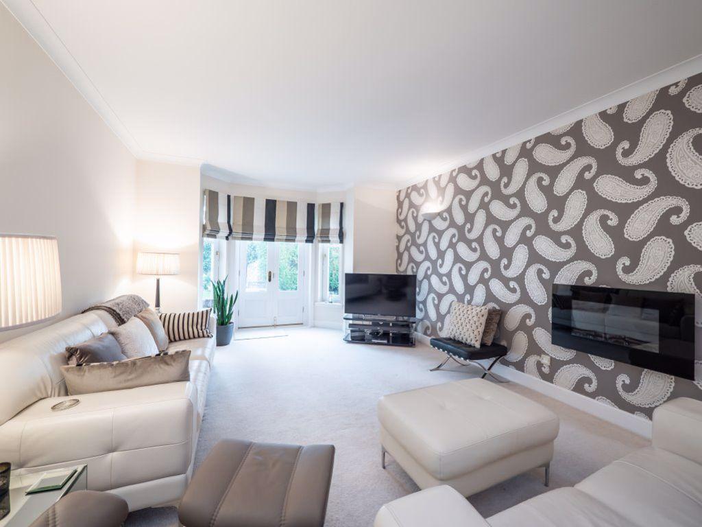CRAMOND ROAD NORTH, EDINBURGH, EH4 6JA 3 bed house £2,625 pcm (£606 pw)