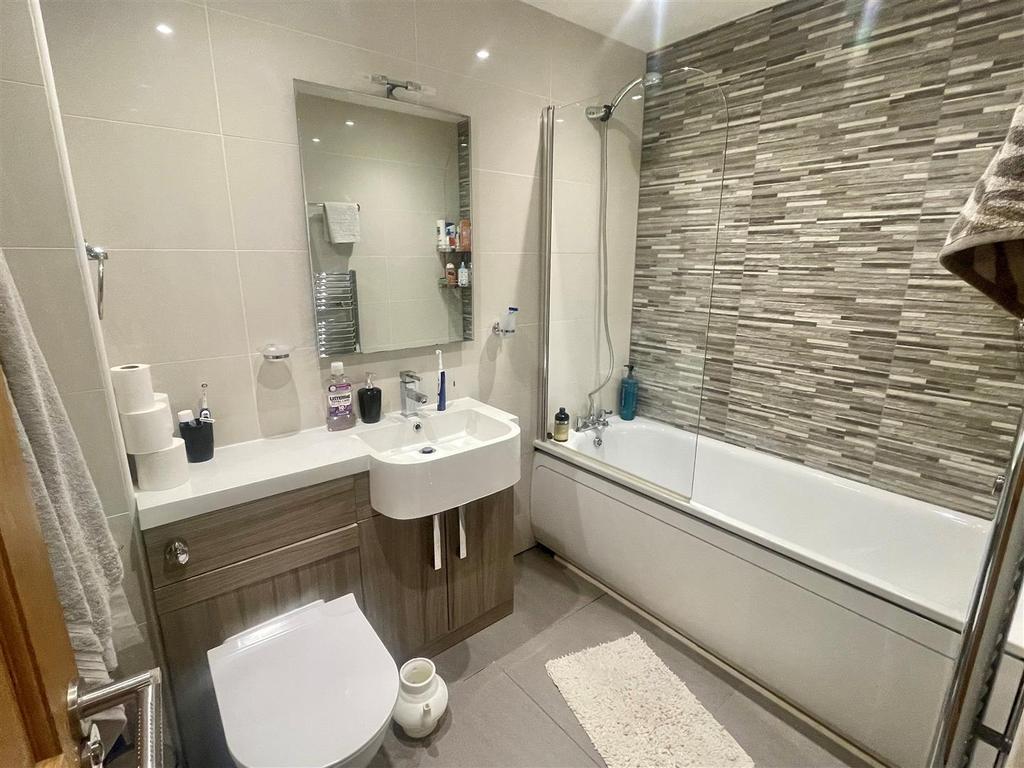 1 OR - bathroom.jpg