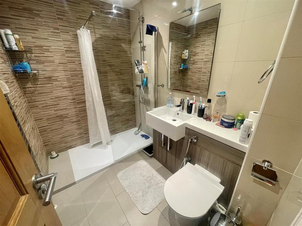 1 OL - ensuite.jpg