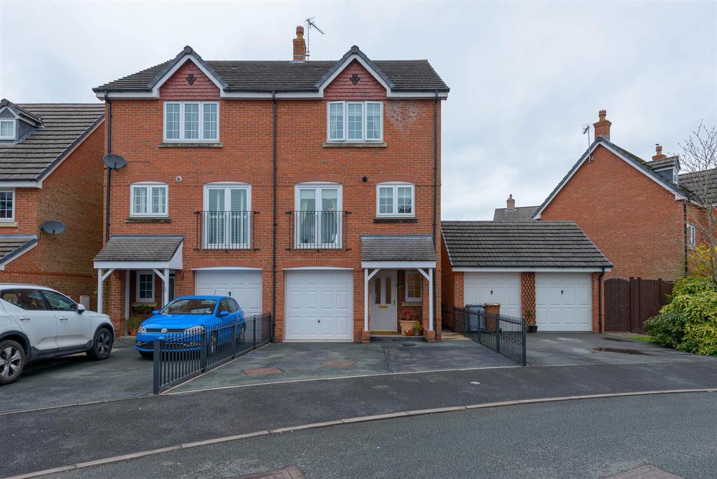 Williamson Drive, Nantwich 3 bed semidetached house £295,000