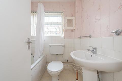 27 Hereford Close, Epsom, KT18 5DZ