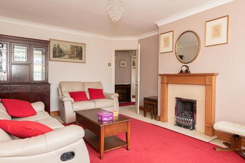 10 Andrews Close, Epsom, KT17 4EX