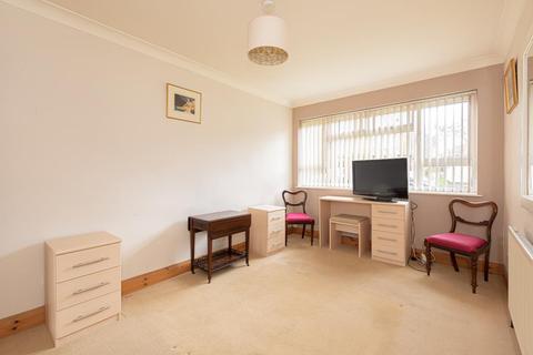 10 Andrews Close, Epsom, KT17 4EX